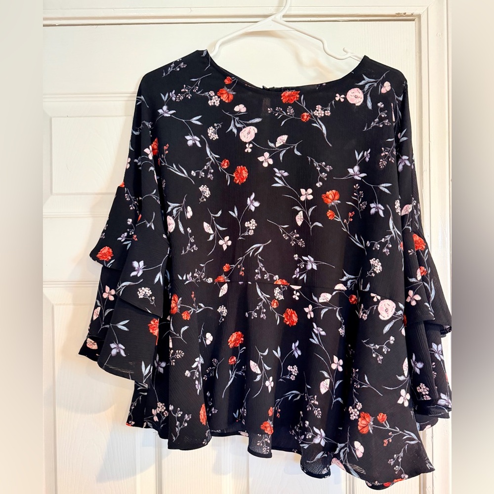 Gibson Women’s Medium Flowy Floral Top